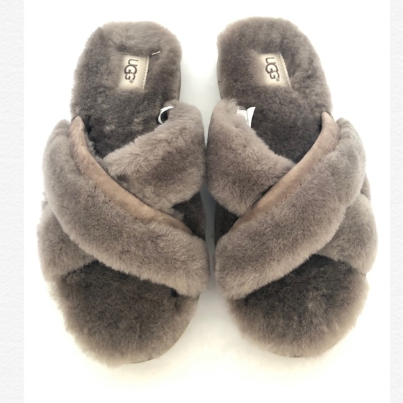 UGG ABELA WOMEN’S INDOOR AND OUT OPEN TOE SLIPPERS - Picture 3 of 5